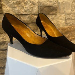 Vintage Black Suede Pointy Toe Heels by Marie Antoinette 1950s Shoes / 50s